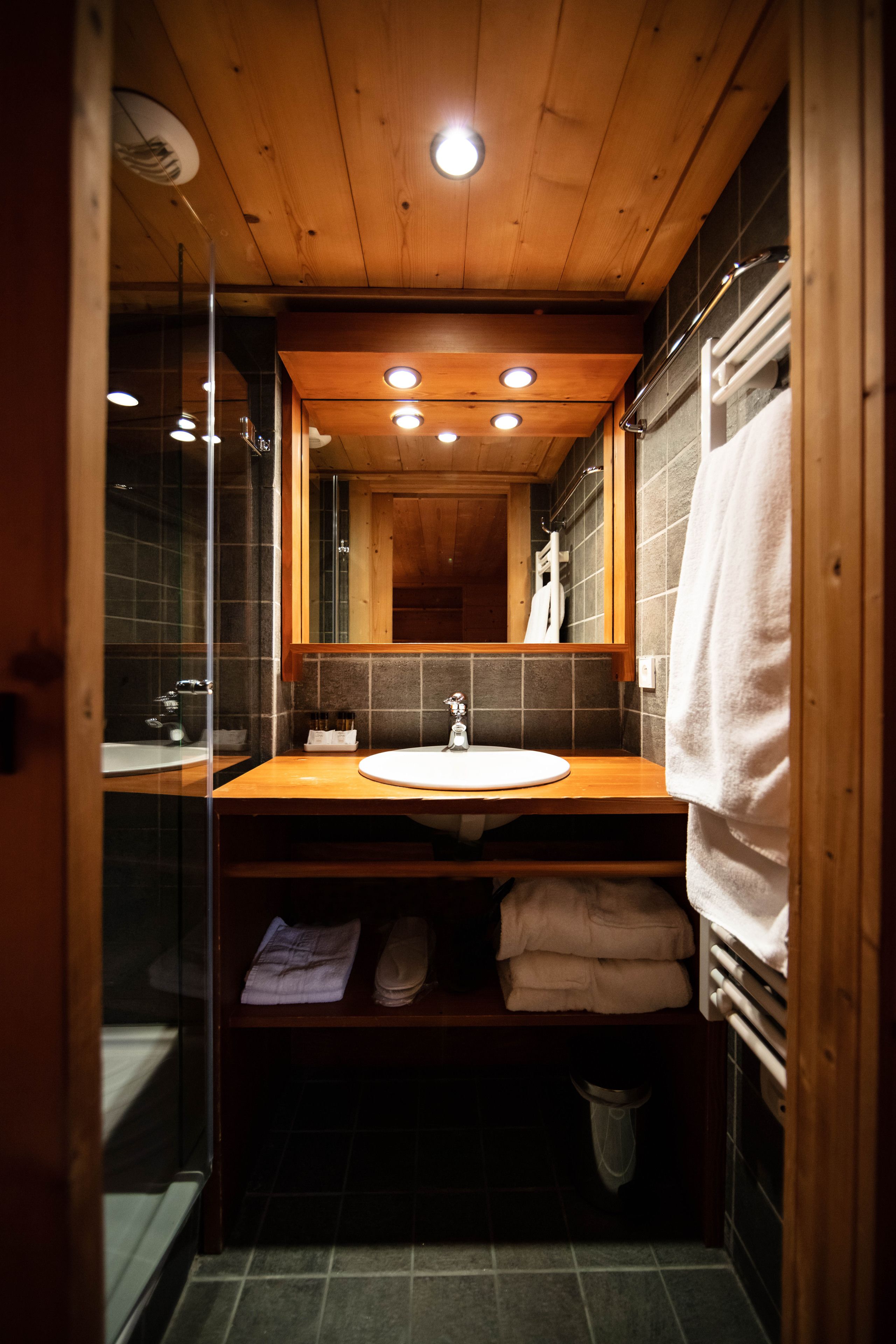 double shower north | bathroom | free toiletries, hair dryer, slippers, towels