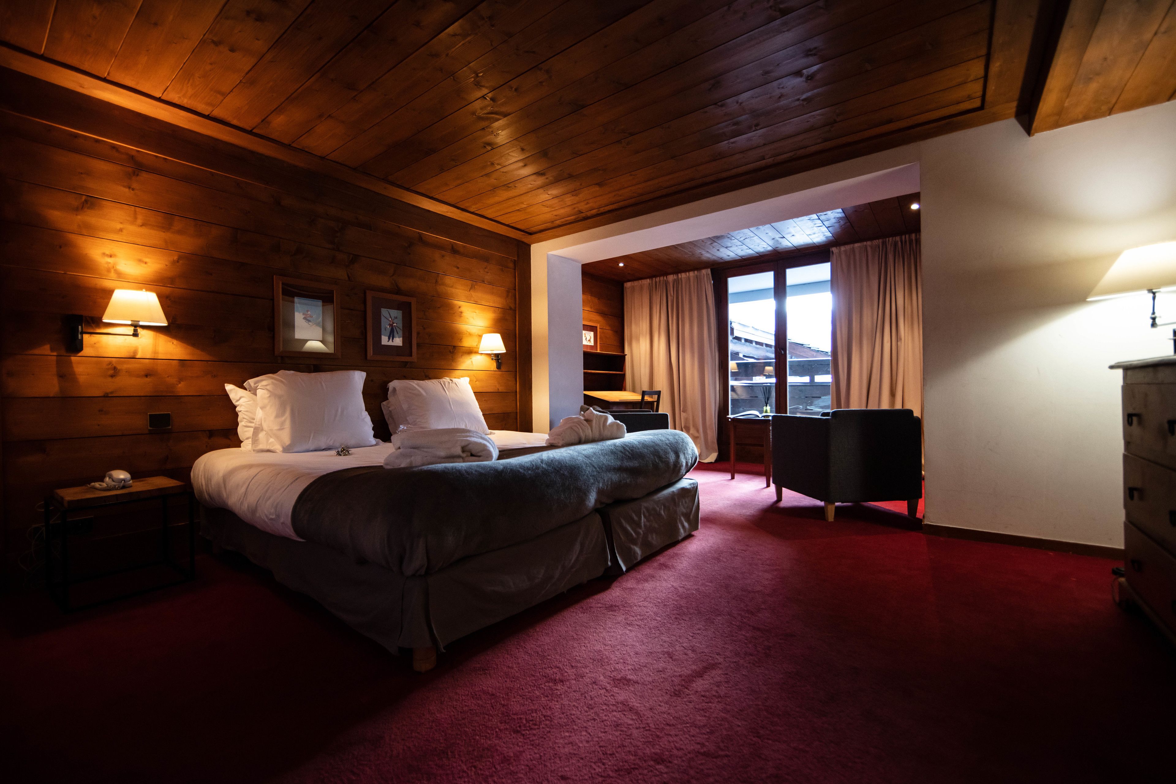 Coffres-forts dans les chambres, bureau, rideaux occultants