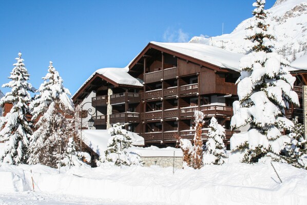 Front of property - Hotel La Savoyarde (Val-d'Isere)