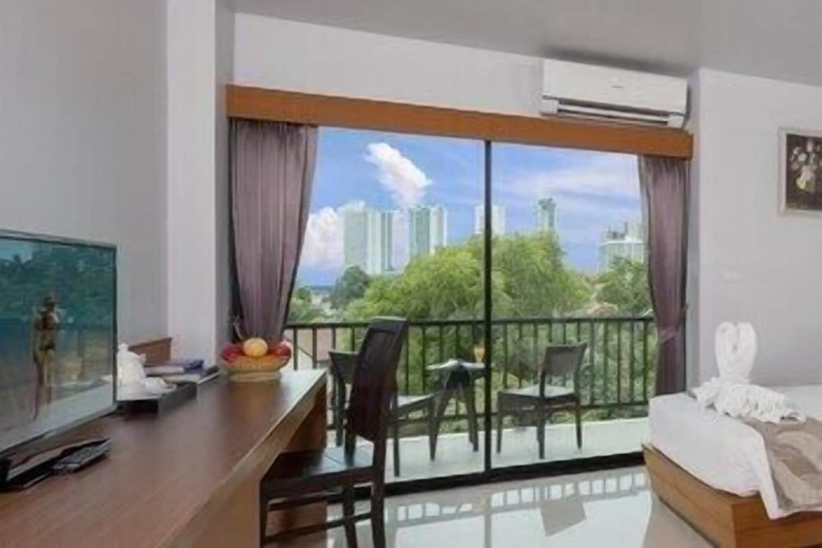 Minibar, värdeförvaringsskåp på rummet och individuell inredning