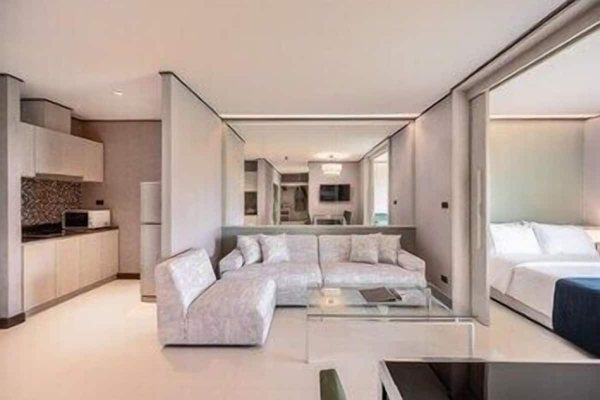 Minibar, värdeförvaringsskåp på rummet och individuell inredning