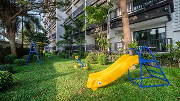 Área de juegos infantiles al aire libre