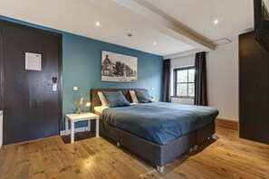 Cribs/infant beds, rollaway beds, free WiFi, bed sheets