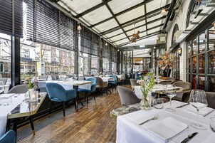 Breakfast, lunch, dinner served; alfresco dining