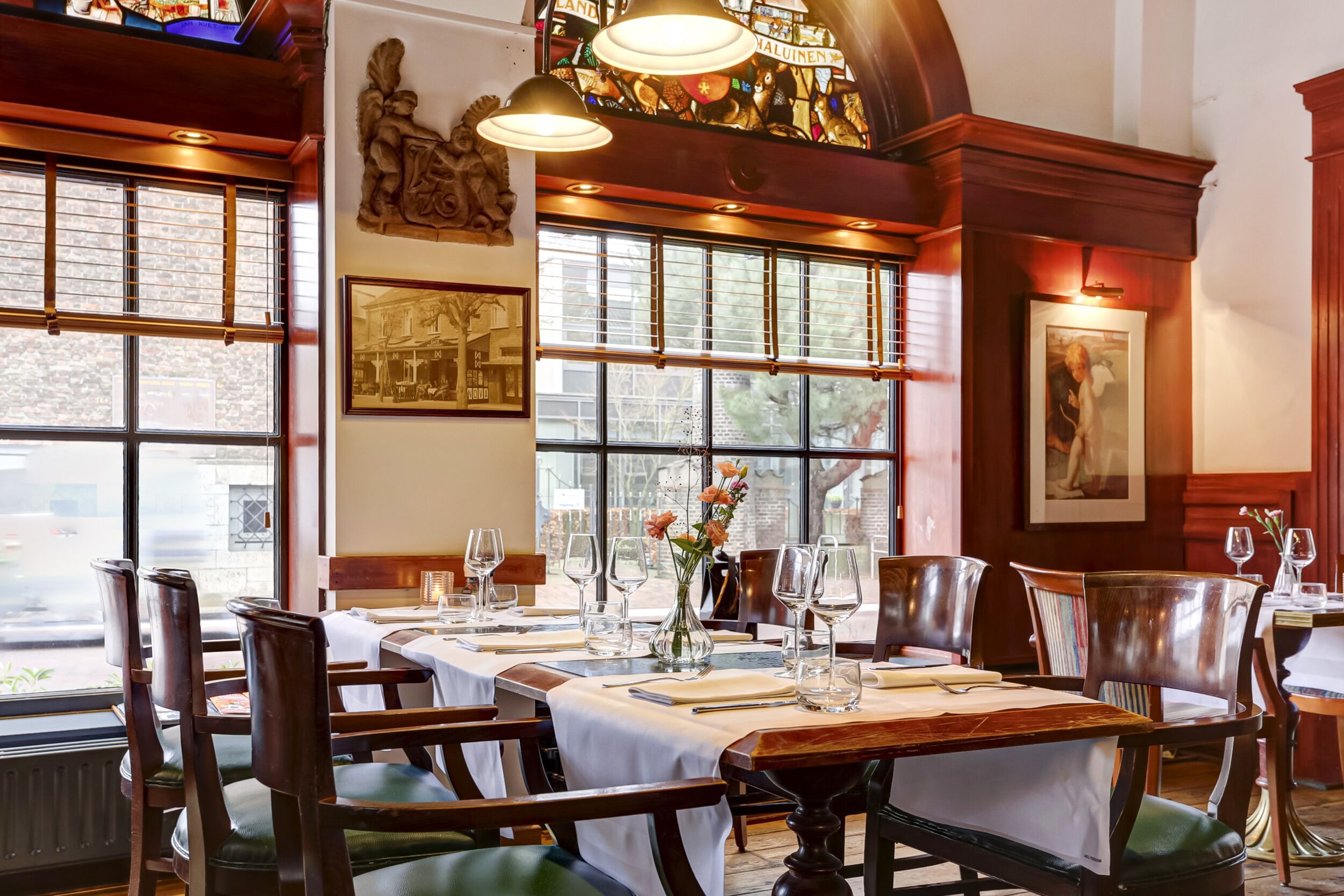 breakfast, lunch, dinner served; al fresco dining