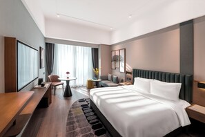 Premium bedding, minibar, in-room safe, desk - Holiday Inn Express Chengdu West Gate by IHG (Chengdu)