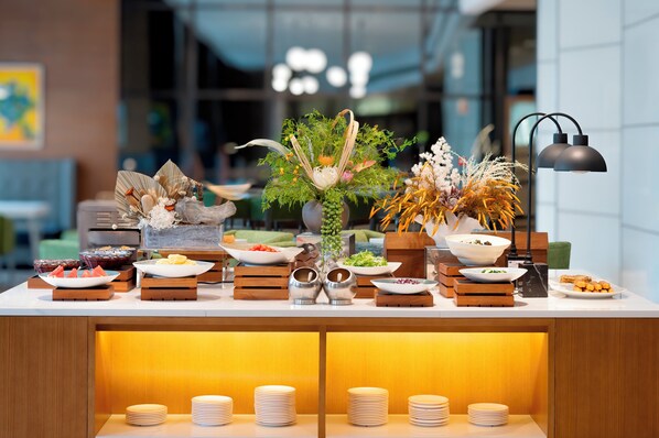Free daily buffet breakfast - Holiday Inn Express Chengdu West Gate by IHG (Chengdu)