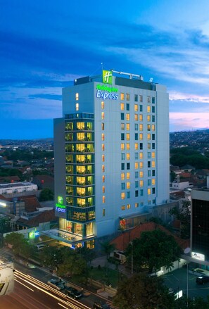 A multi-story hotel with a prominent 'Holiday Inn Express' sign, multiple windows, and a flat roof. - Holiday Inn Express Semarang Simpang Lima by IHG (Semarang)