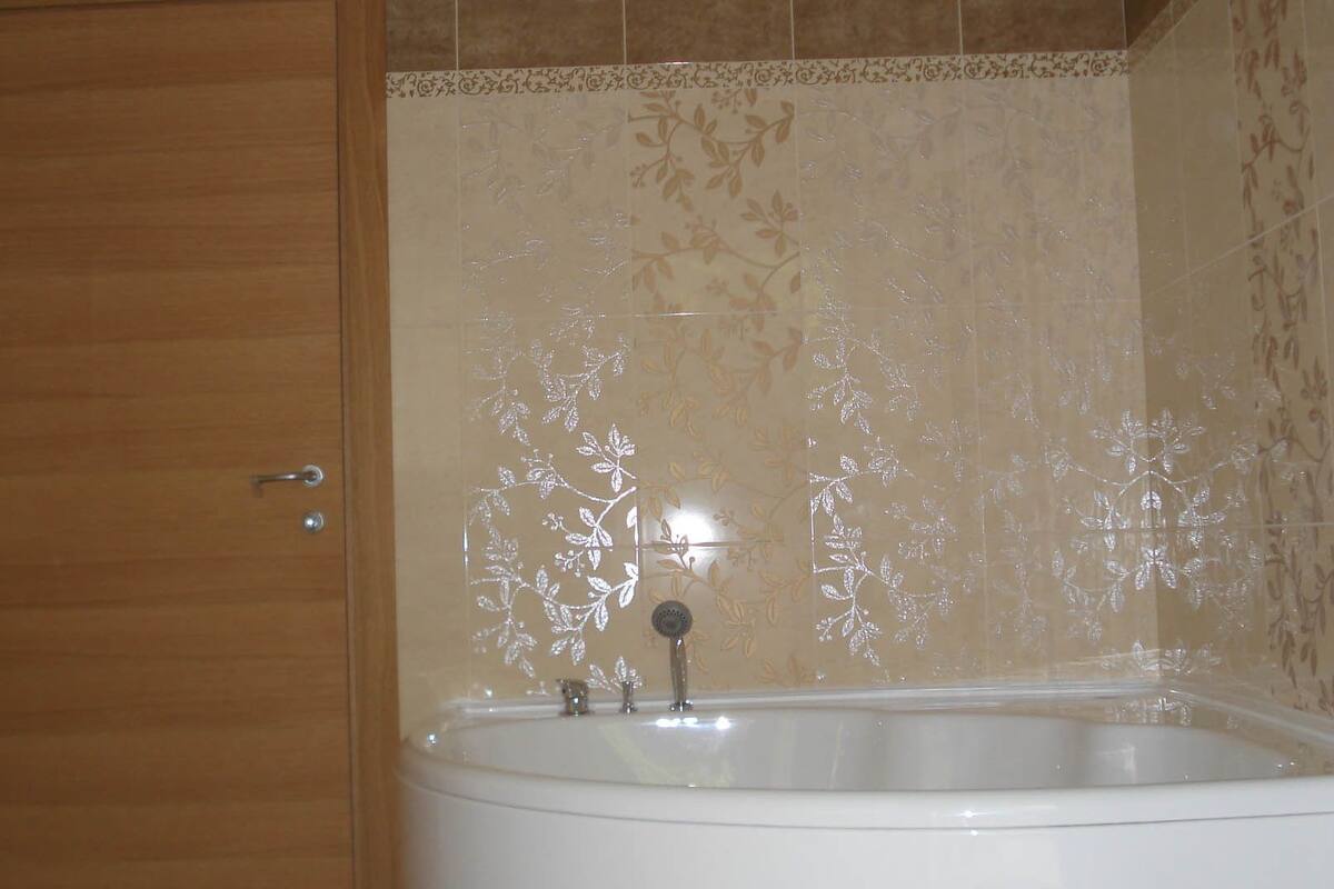 superior double room | jetted bathtub