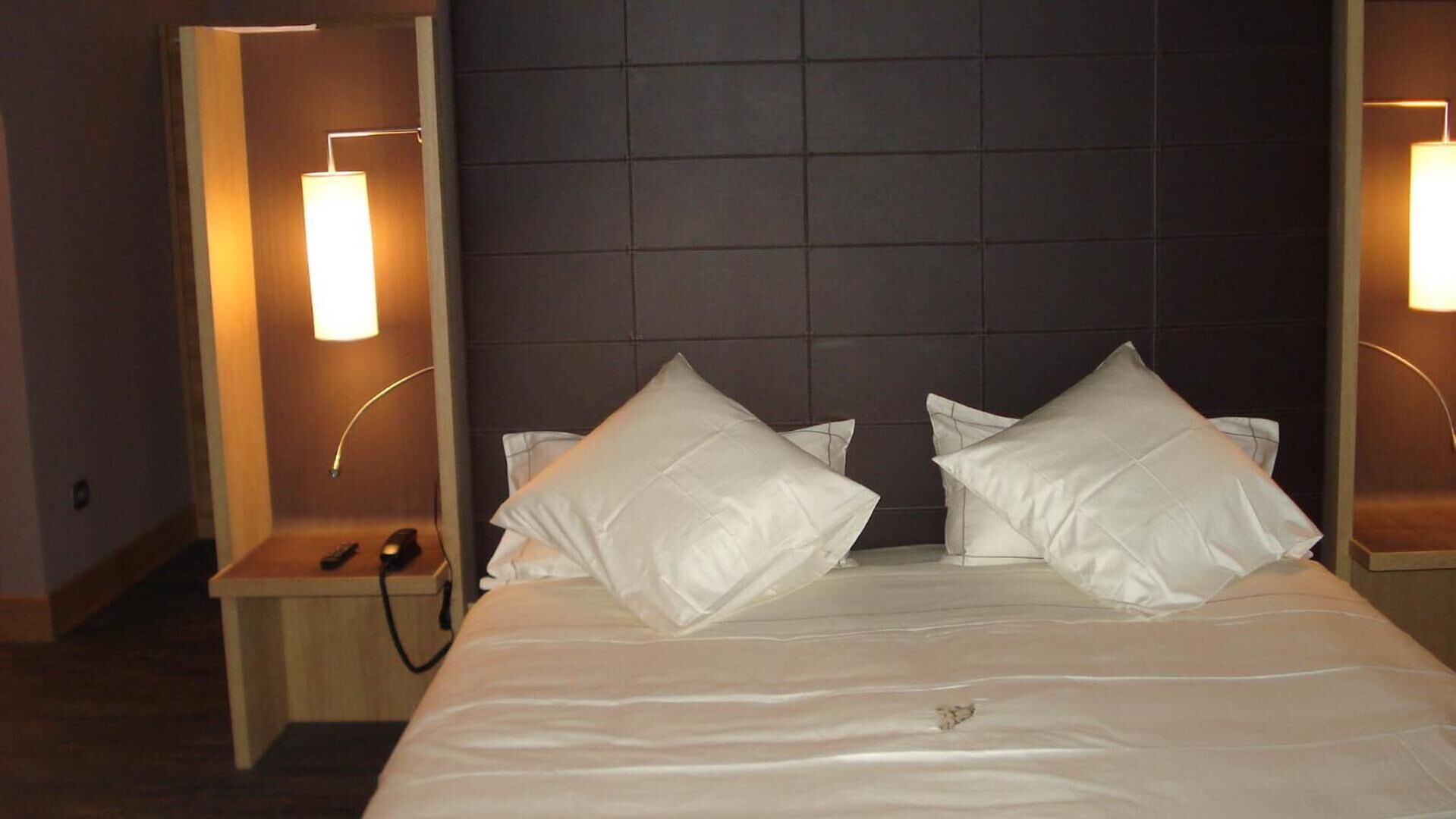 egyptian cotton sheets, premium bedding, in-room safe, desk