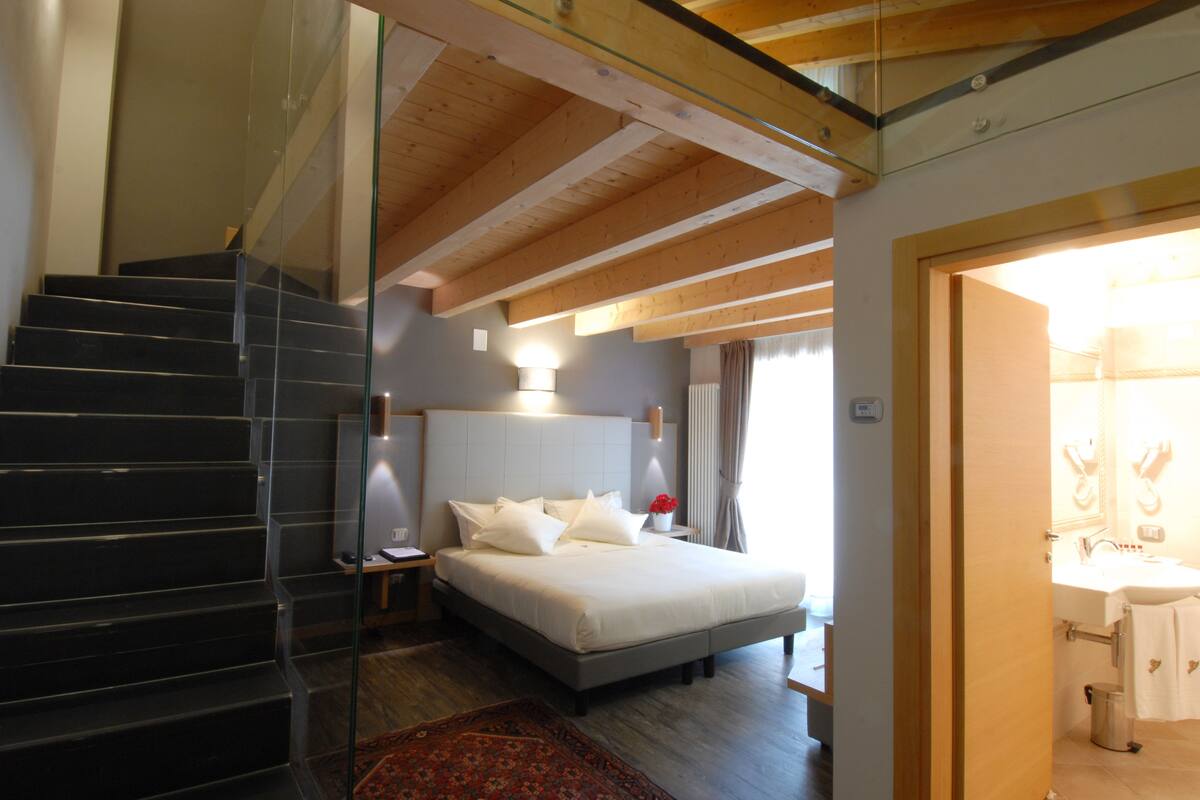 Superior Double Room | Egyptian cotton sheets, premium bedding, in-room safe, desk