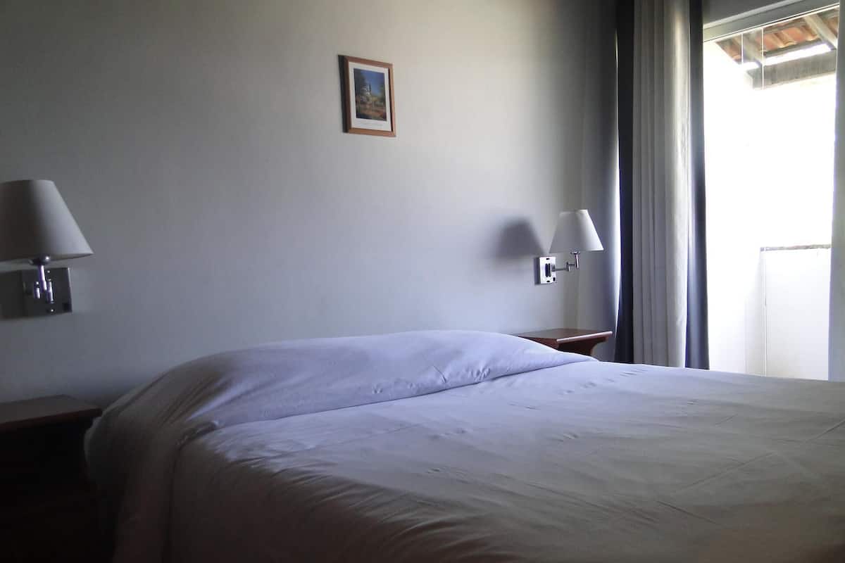 Premium bedding, in-room safe, free WiFi, bed sheets