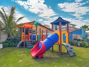 Área de juegos infantiles al aire libre