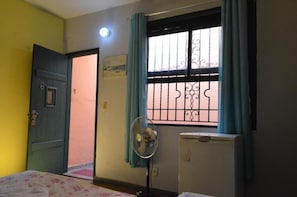Standard-Zweibettzimmer (with Fan) | Schallisolierte Zimmer, kostenlose Zustellbetten, kostenloses WLAN