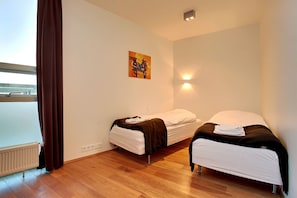 1 bedroom, iron/ironing board, cots/infant beds, free WiFi