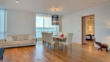 Luxury Apartment, 2 Bedrooms, Sea View | Living area