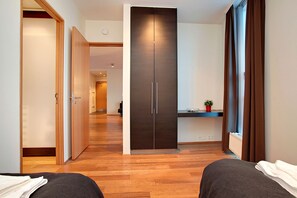 Luxury Apartment, 2 Bedrooms, Sea View | Iron/ironing board, cots/infant beds, free WiFi, bed sheets - Alfred's Apartments (Reykjavik)