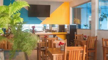 Tägliches inbegriffenes kontinentales Frühstück