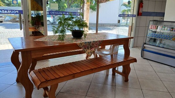 Dagelijks continentaal ontbijt inbegrepen