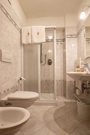 Badeværelse | Badekåber, bidet