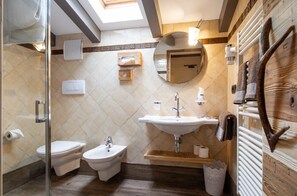 Bathroom - Hotel Astoria  (Primiero San Martino di Castrozza)