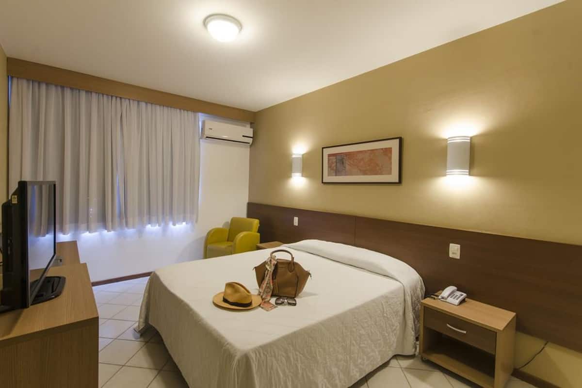 Minibar, WiFi (free)