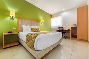 Standard Room, 1 Queen Bed, Non Smoking | Premium bedding, in-room safe, desk, blackout curtains - Sleep Inn Culiacan (Culiacán)