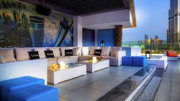 3 barer/lounger, bar i bassenget og bassengbar