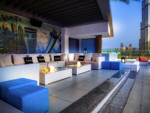 3 barer/lounger, bar i bassenget og bassengbar