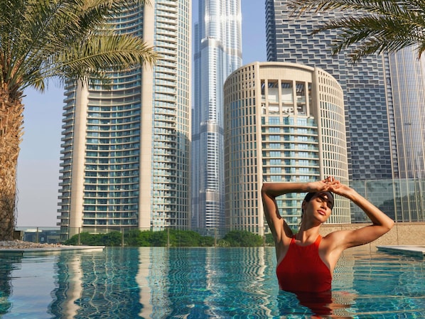 2 outdoor pools, pool umbrellas, sun loungers - Sofitel Dubai Downtown (Dubai)