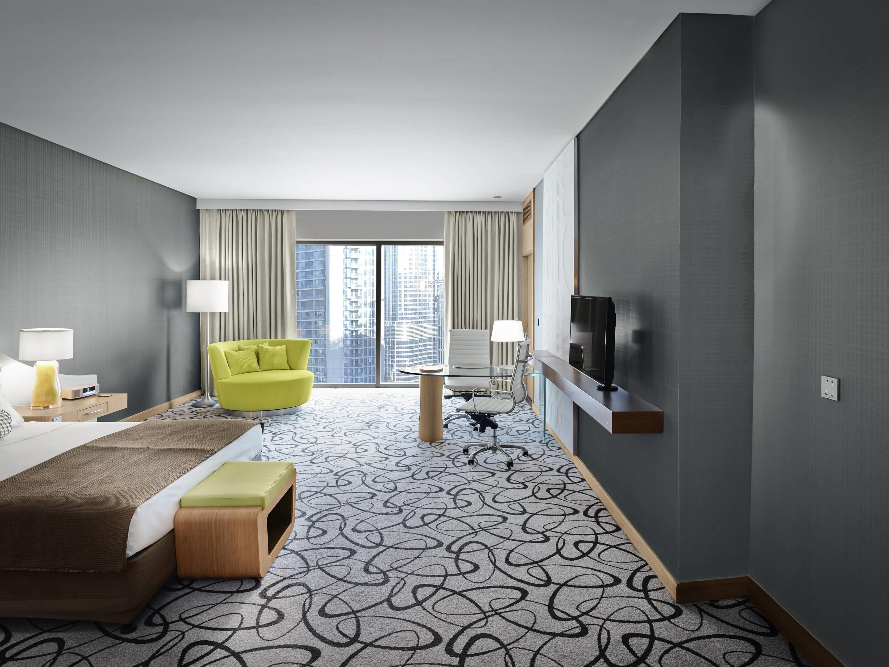 小型套房, 1 张特大床 (Burj Khalifa View) | 高档床上用品、羽绒被、迷你吧、客房内保险箱