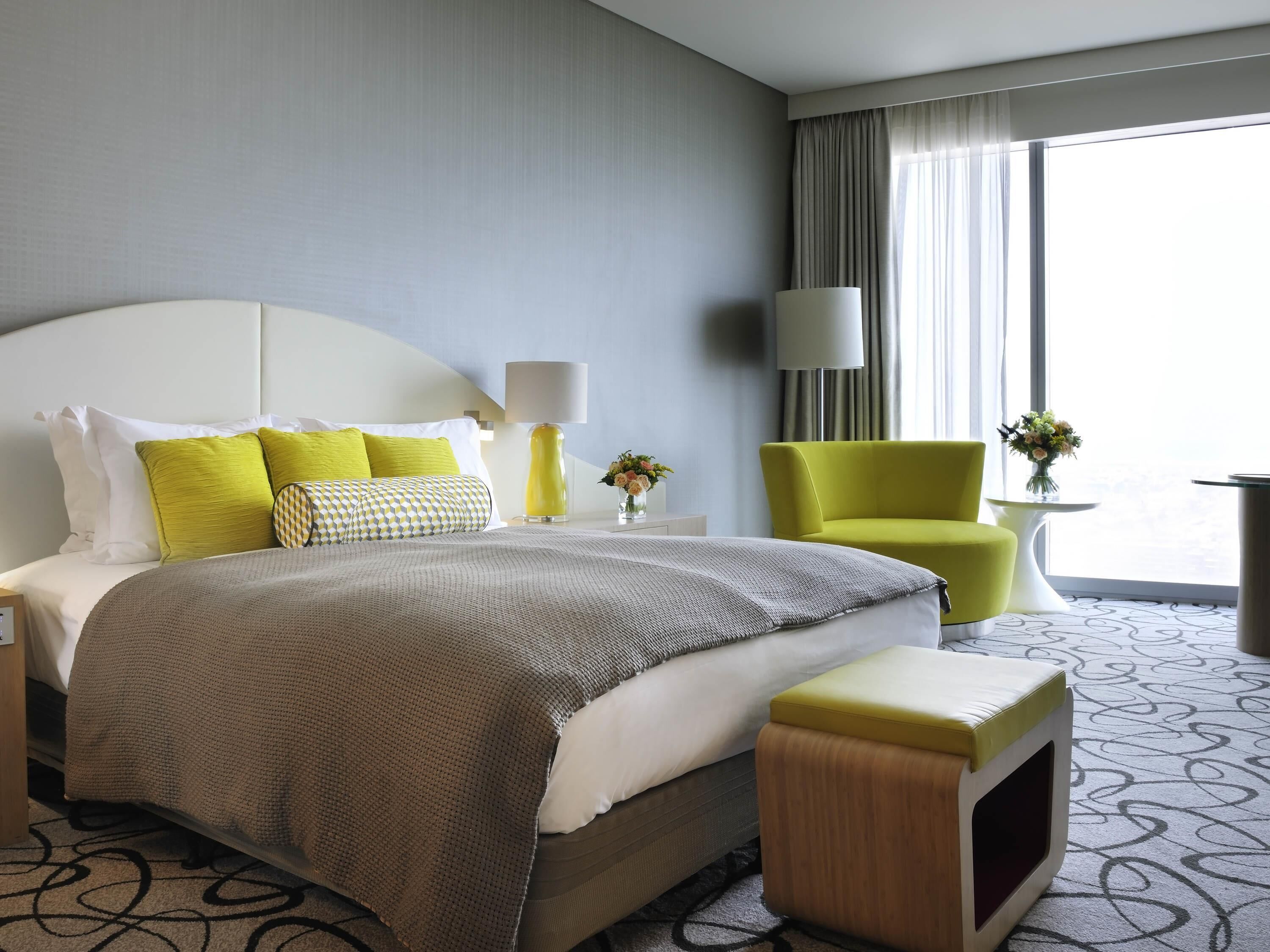 奢华客房, 1 张特大床, 可进入俱乐部酒廊 | 高档床上用品、羽绒被、迷你吧、客房内保险箱