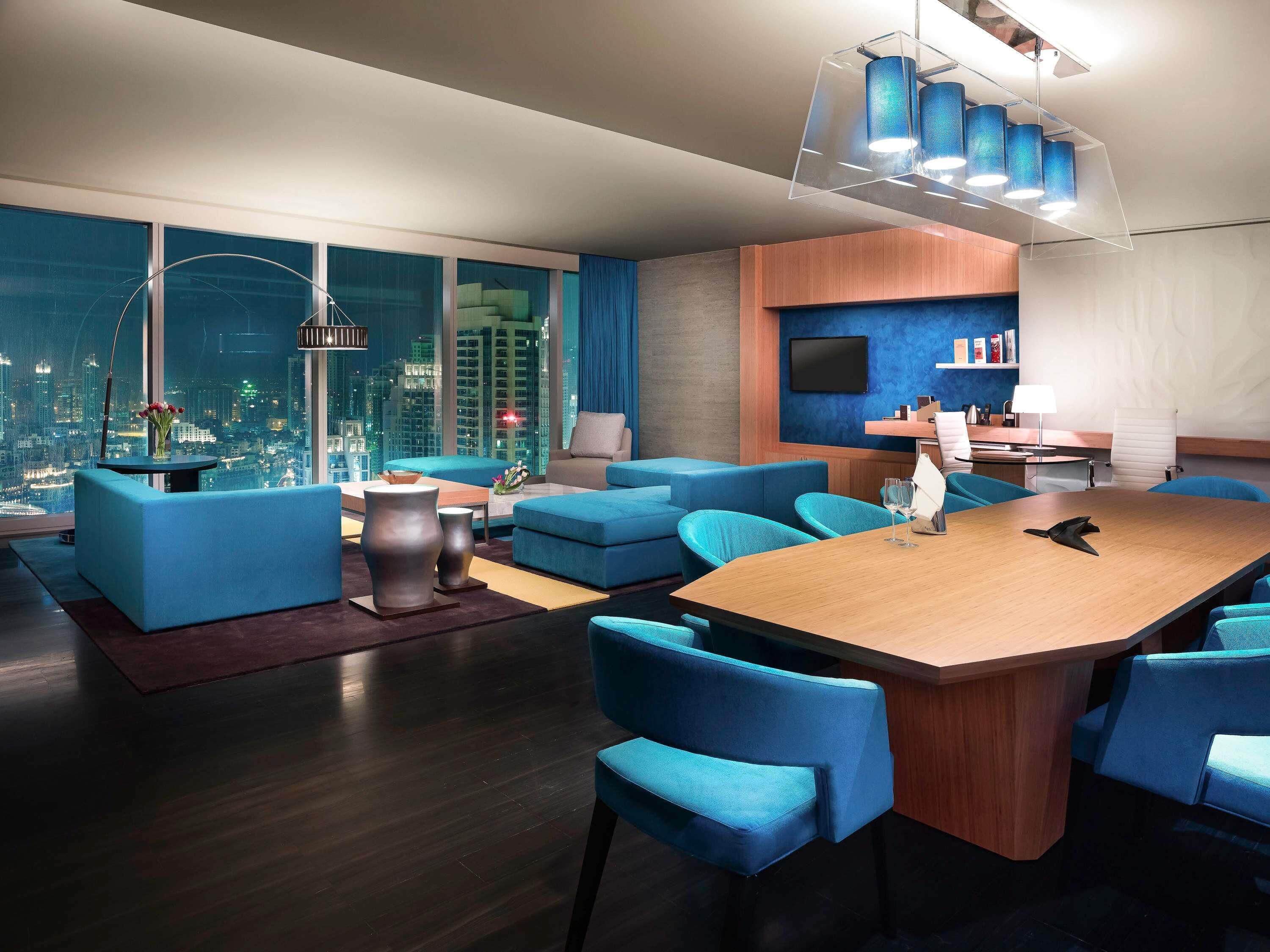 Presidentiële suite, 1 kingsize bed, toegang tot de clublounge (Burj Khalifa View) | Luxe beddengoed, donzen dekbedden, een minibar, een kluis op de kamer. Sofitel Dubai Downtown