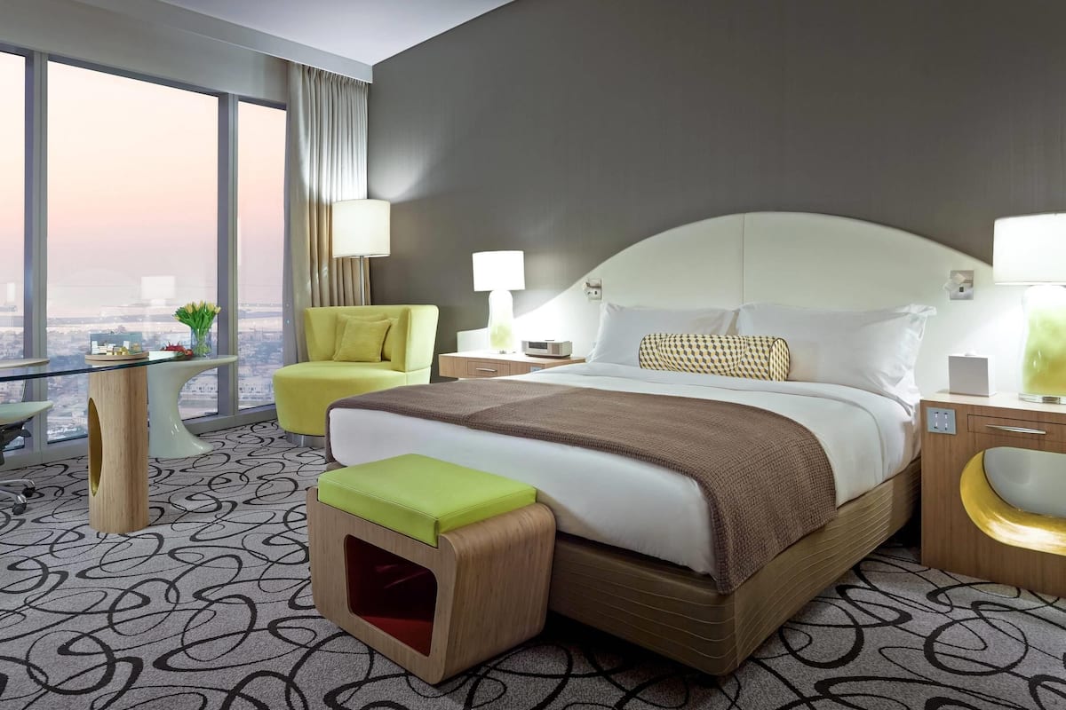 Habitación de lujo, 1 cama King size | 1 habitación, ropa de cama de alta calidad, edredón y minibar