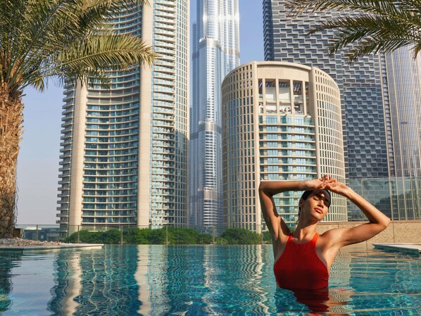 2 outdoor pools, pool umbrellas, pool loungers - Sofitel Dubai Downtown (Dubai)