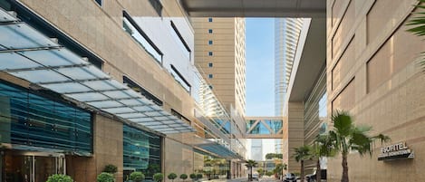 المنشأة من الخارج