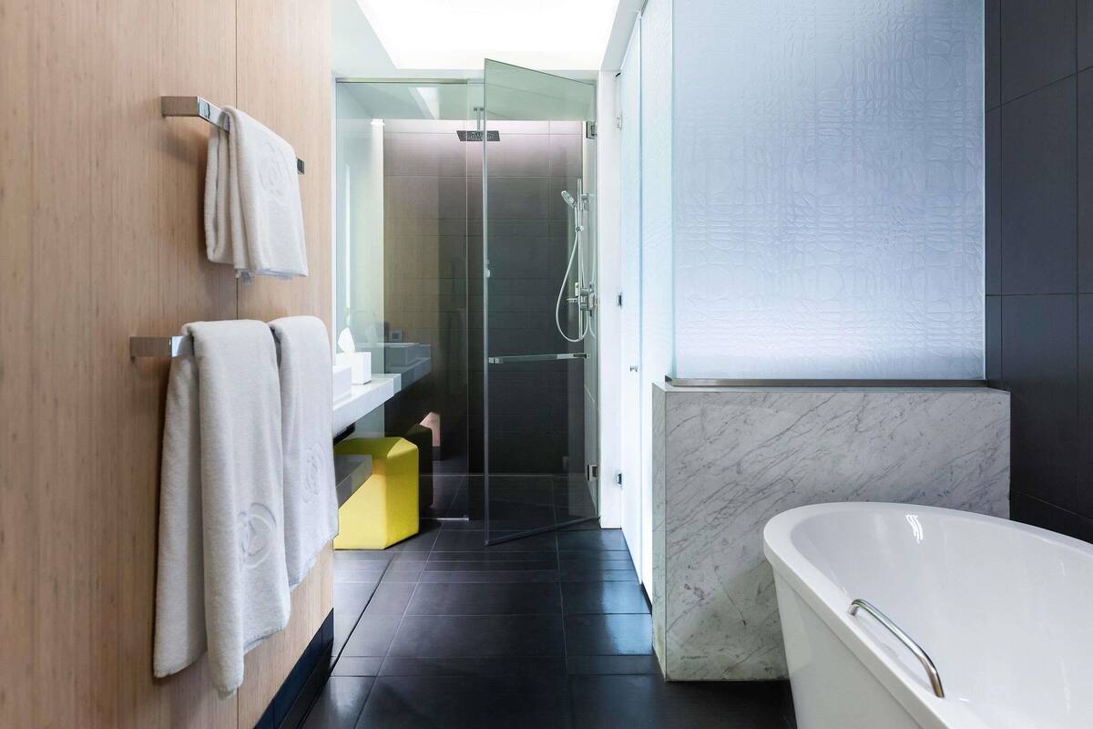 Luxury Room, 1 King Bed (Burj Khalifa View) | Bathroom | Separate tub and shower, deep soaking tub, rainfall showerhead