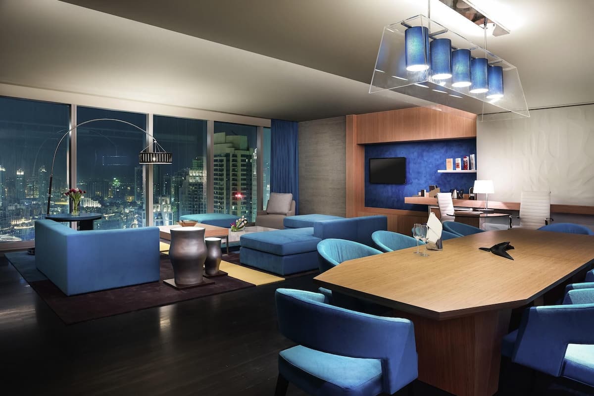 프레지덴셜 스위트, 킹사이즈침대 1개, 클럽 라운지 이용 (Burj Khalifa View) | 고급 침구, 오리/거위털 이불, 미니바, 객실 내 금고