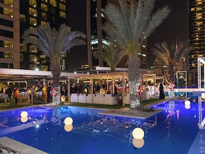 3 bars/lounges, swim-up bar, poolside bar