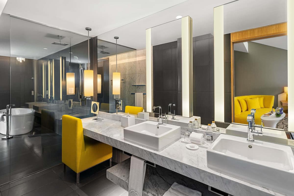 1 bedroom, premium bedding, down comforters, minibar