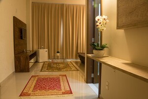 华丽开间套房, 1 张大床 | 客厅 | 电视