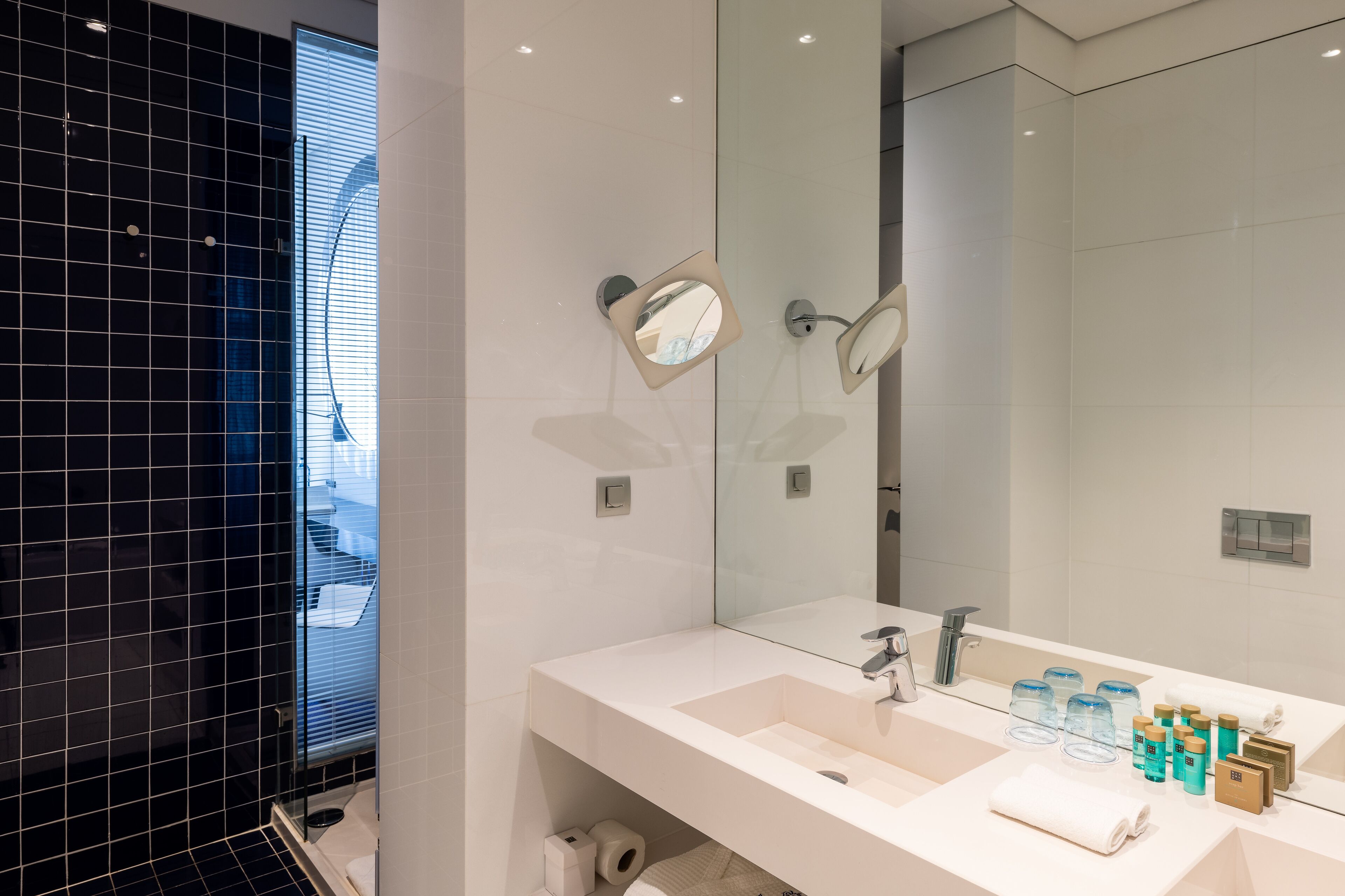 premium double or twin room | bathroom | bathtub, free toiletries, hair dryer, bathrobes