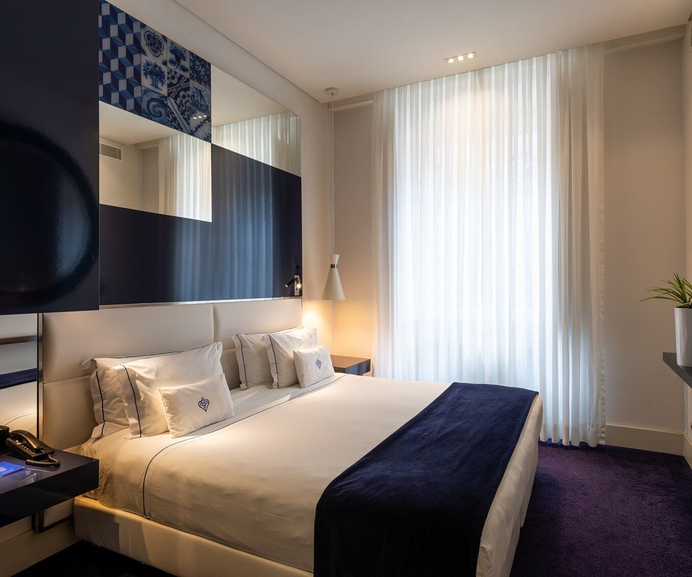 Minibar, in-room safe, desk, laptop workspace