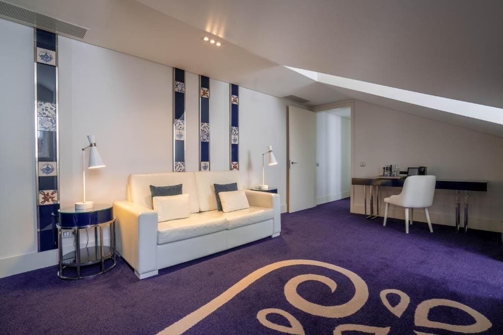 suite | living area | lcd tv