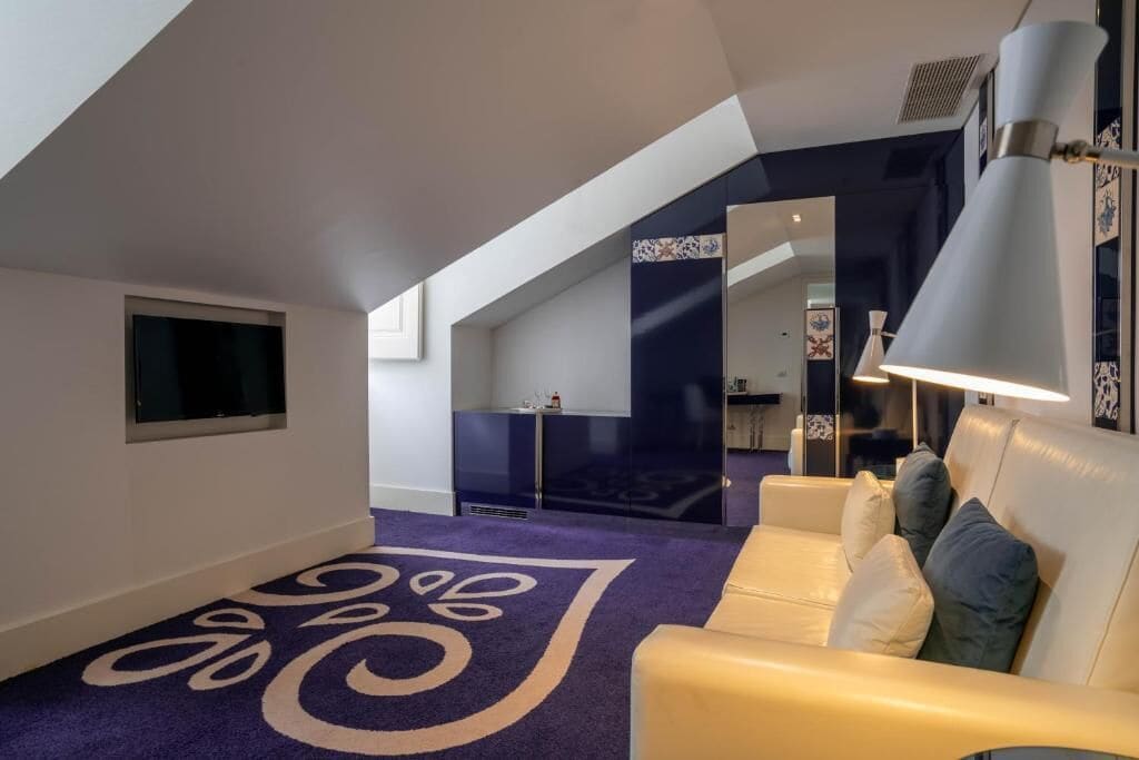 suite | living area | lcd tv