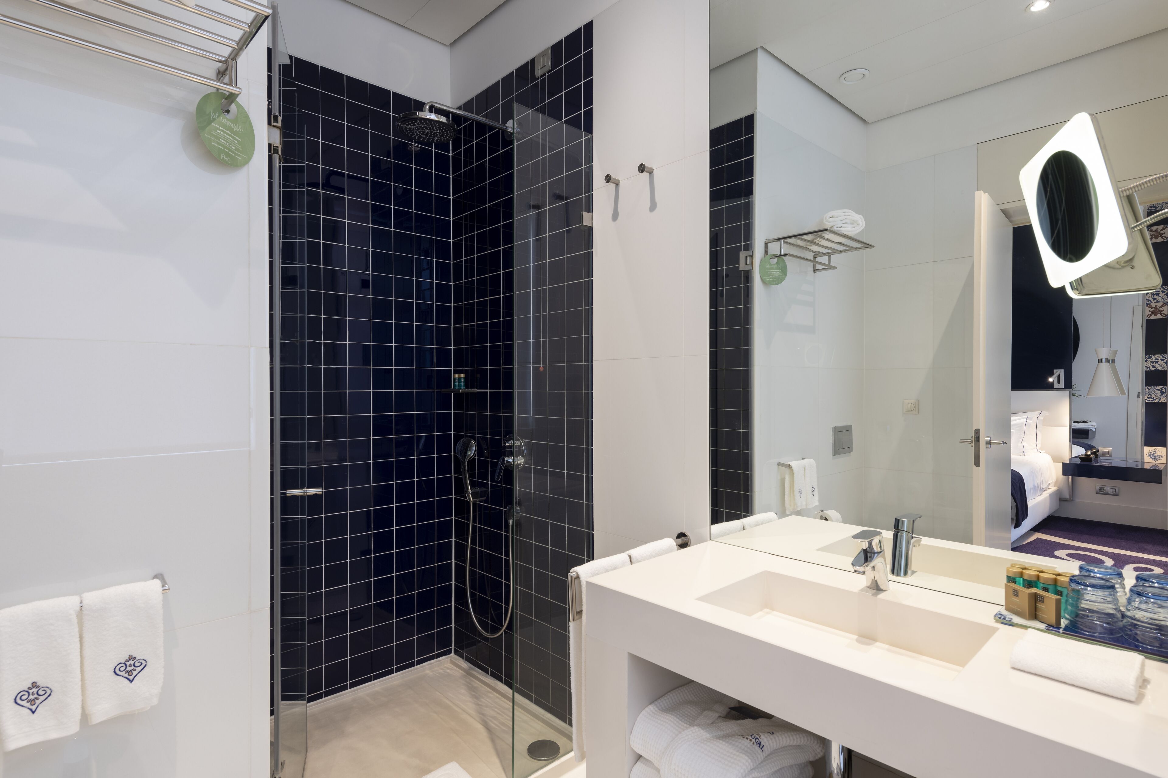 deluxe double or twin room | bathroom | bathtub, free toiletries, hair dryer, bathrobes