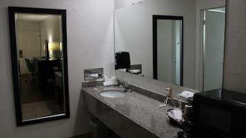 Standard Room | Desk, iron/ironing board, free WiFi