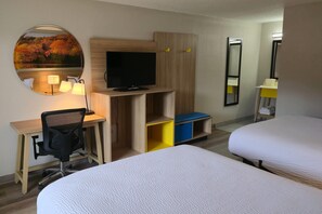 In-room safe, individually decorated, individually furnished, desk - Days Inn by Wyndham Scottsboro AL (Scottsboro)