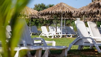4 outdoor pools, open 8:00 AM to 7 PM, pool umbrellas, pool loungers