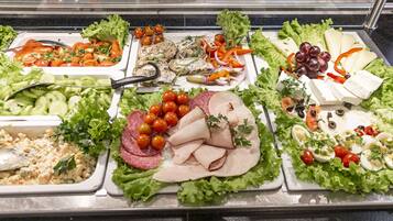 Tägliches Frühstücksbuffet (40 PLN pro Person)